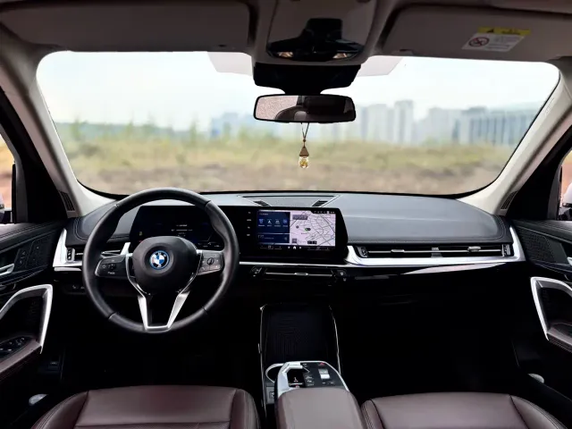 BMW iX1 — Фото автомобиля 6