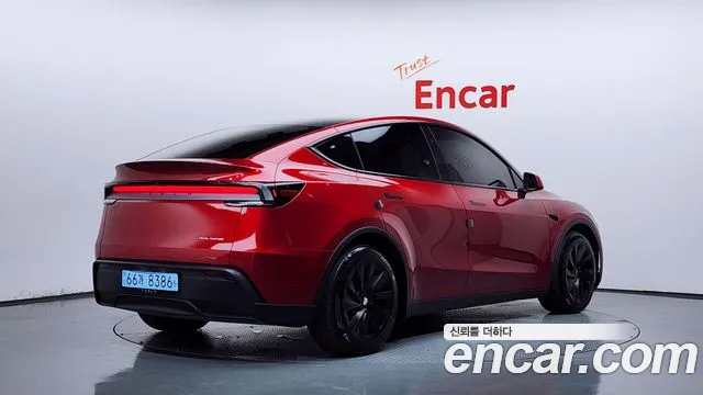 Tesla Model Y — Фото автомобиля 2
