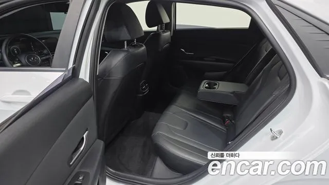 Hyundai Avante CN7 — Фото автомобиля 12