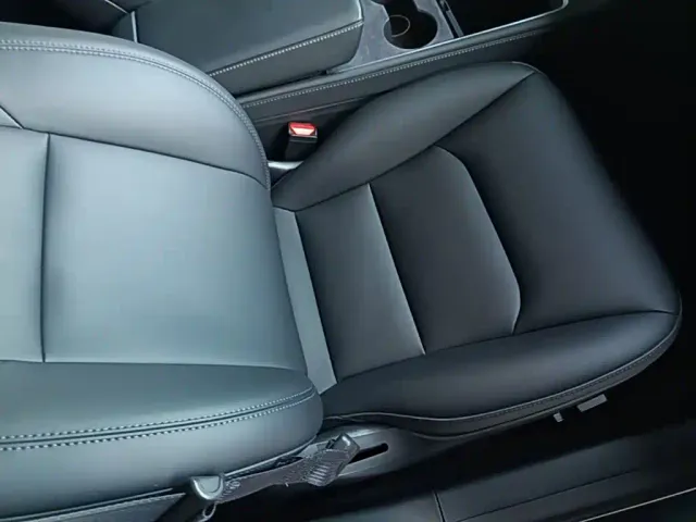 Tesla Model 3 — Фото автомобиля 24