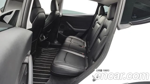 Tesla Model Y — Фото автомобиля 18