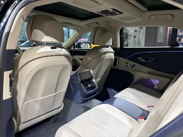Bentley Flying Spur — Фото автомобиля 17