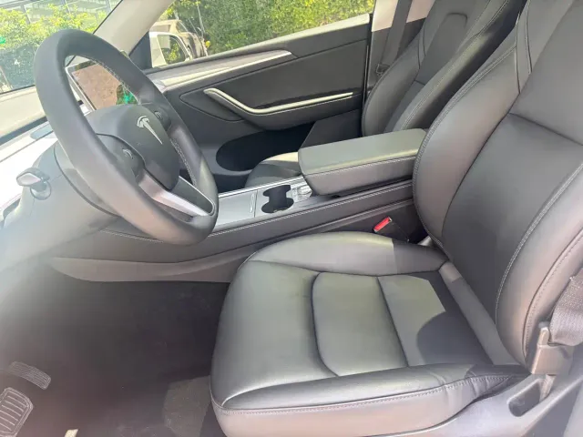 Tesla Model Y — Фото автомобиля 4