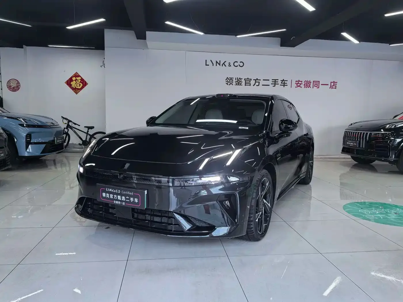 Фотография автомобиля — Lynk & Co 07 EM-P