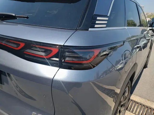 BYD Hai Shi 07 DM-i — Фото автомобиля 7