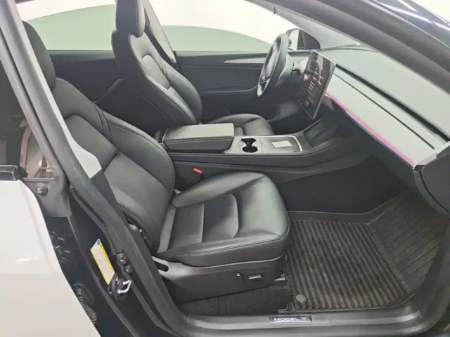 Tesla Model Y — Фото автомобиля 24
