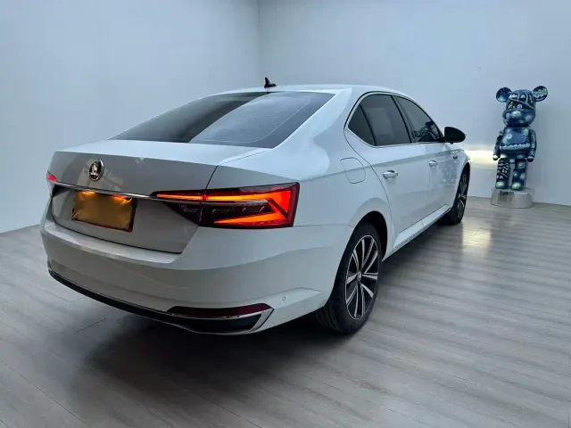 Skoda Superb — Фото автомобиля 3