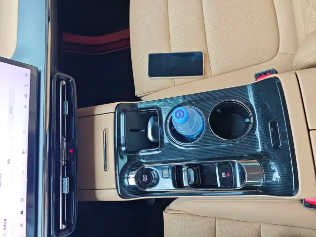 GAC Trumpchi E8 — Фото автомобиля 14