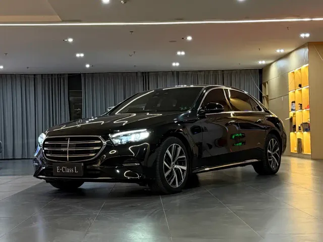 Mercedes-Benz E-Class — Фото автомобиля 3