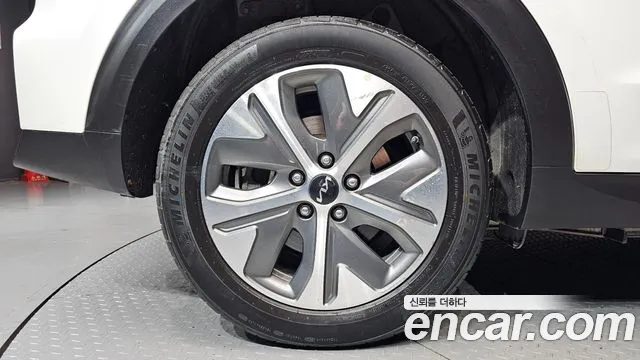 Kia Niro — Фото автомобиля 5