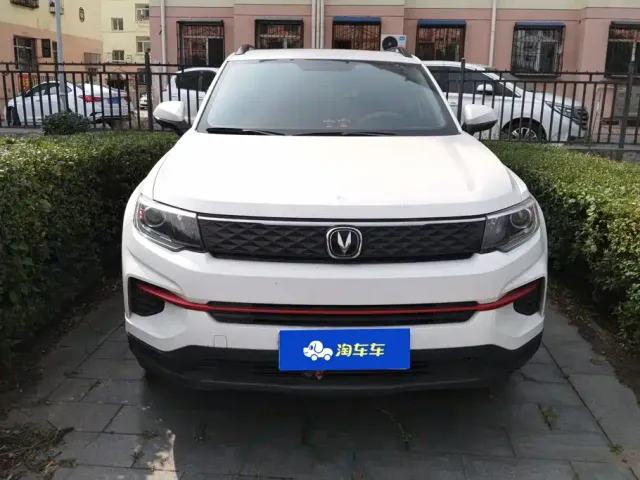 Changan CS35 Plus — Фото автомобиля 2