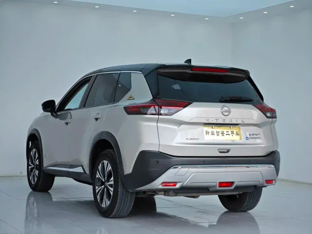Nissan X-Trail — Фото автомобиля 4