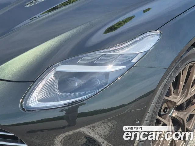 Astonmartin DB12 — Фото автомобиля 17