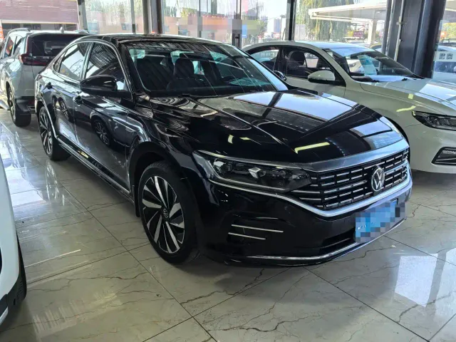 Volkswagen Passat — Фото автомобиля 3
