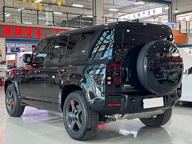 Land Rover Defender — Фото автомобиля 9