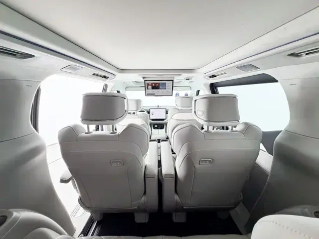 Volvo EM90 — Фото автомобиля 16