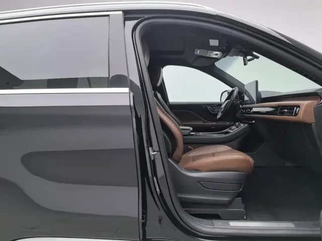 Lincoln Aviator — Фото автомобиля 23
