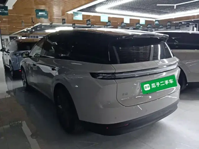 Li Auto i8 — Фото автомобиля 4