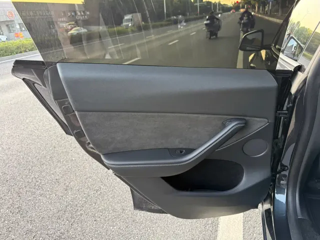 Tesla Model Y — Фото автомобиля 12