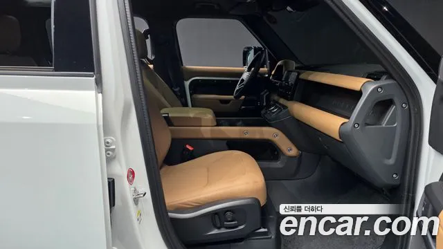 Land Rover Defender — Фото автомобиля 11