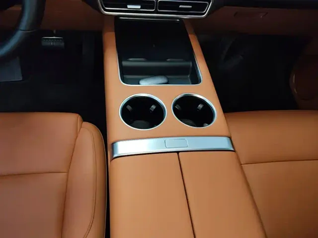 Li Auto L9 — Фото автомобиля 13