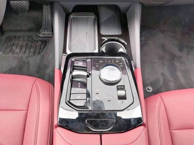 BMW i5 — Фото автомобиля 10