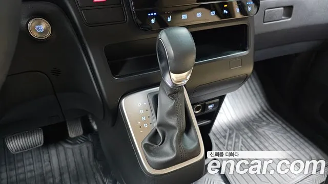 Hyundai Staria Staria 4WD Tourer 11 мест — Фото автомобиля 9