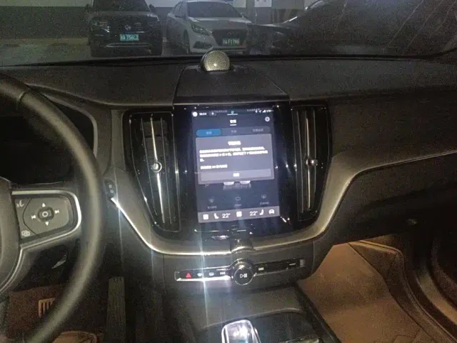 Volvo XC60 — Фото автомобиля 12