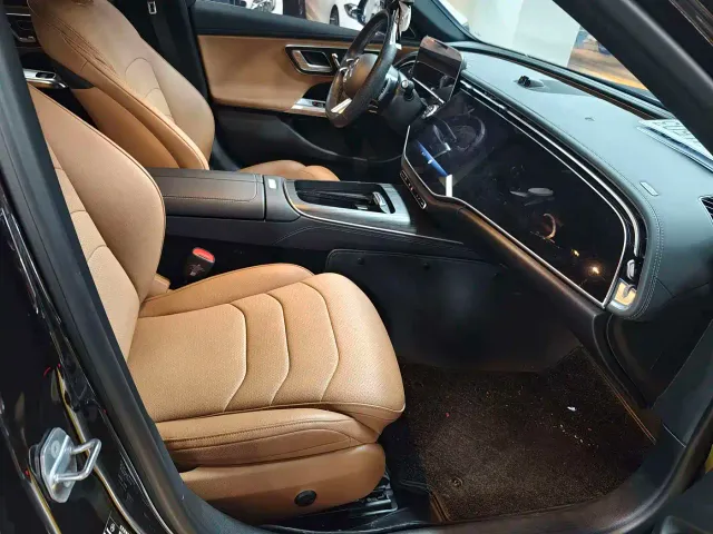 Mercedes-Benz E-Class — Фото автомобиля 13