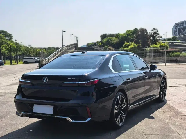 BMW 7 Series — Фото автомобиля 4