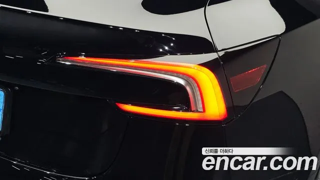 Tesla Model 3 — Фото автомобиля 22