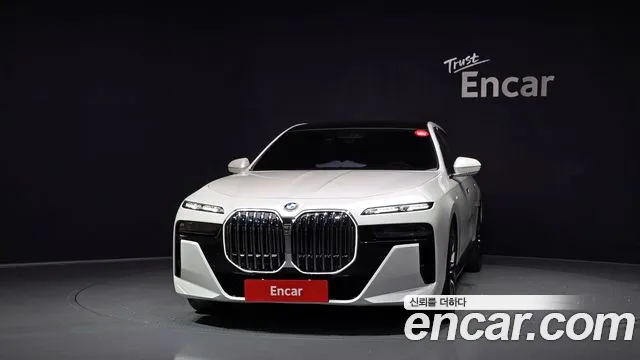 BMW 7-Series 7 серия (G70) 740i xDrive M Sport — Фото автомобиля 3