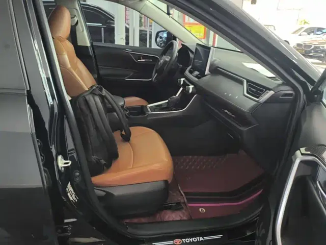 Toyota RAV4 — Фото автомобиля 24