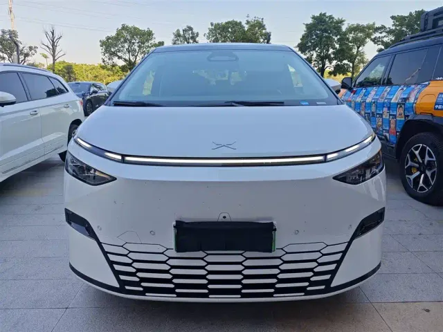 Xpeng X9 — Фото автомобиля 8