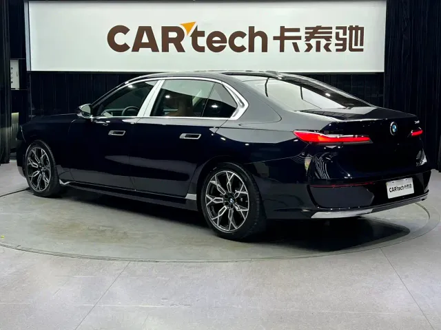 BMW 7 Series — Фото автомобиля 8