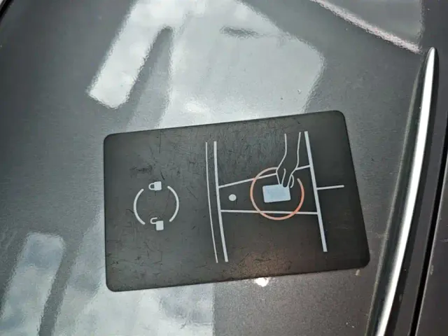 Tesla Model Y — Фото автомобиля 8