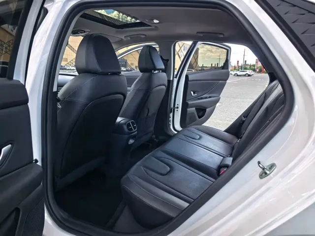 Hyundai Elantra — Фото автомобиля 12