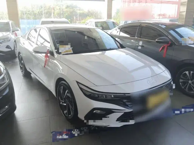 Hyundai Elantra — Фото автомобиля 3