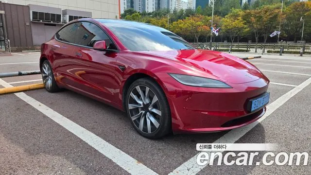 Tesla Model 3 — Фото автомобиля 11