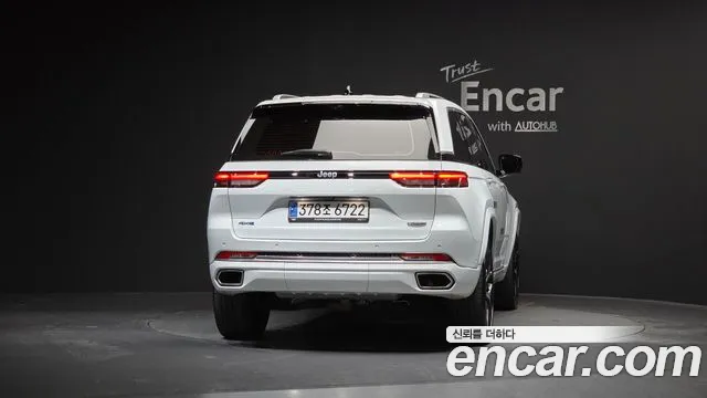 Jeep Cherokee — Фото автомобиля 4