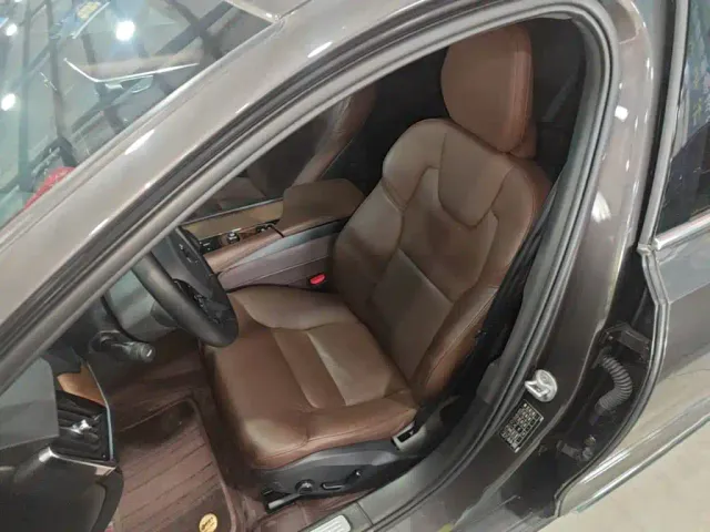 Volvo S90 — Фото автомобиля 14