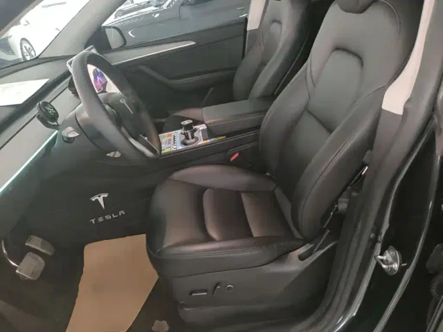 Tesla Model Y — Фото автомобиля 14