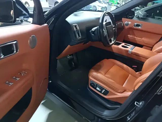 Li Auto L7 — Фото автомобиля 15