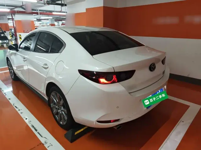 Mazda Axela — Фото автомобиля 4