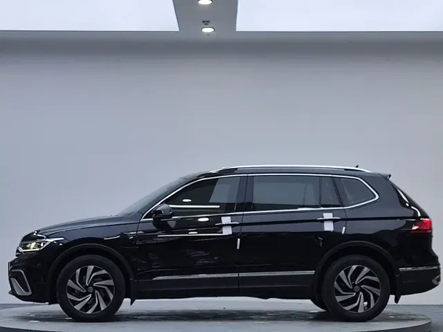 Volkswagen Tiguan L — Фото автомобиля 4