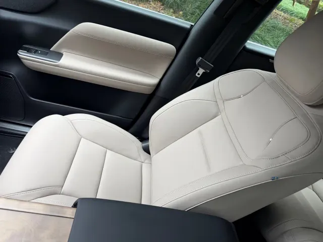 Volvo XC70 Plug-in Hybrid — Фото автомобиля 10