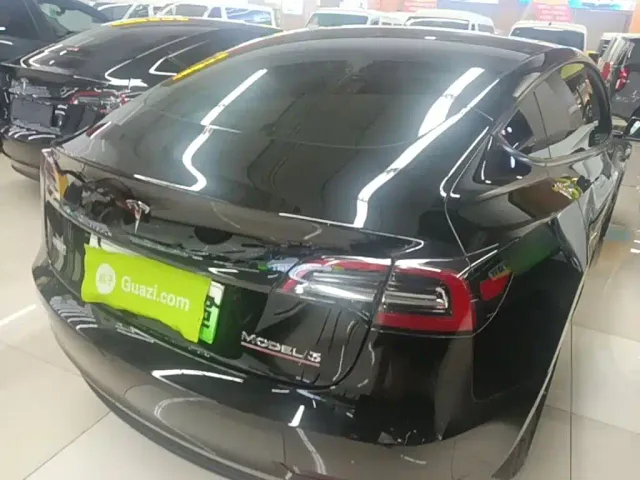 Tesla Model 3 — Фото автомобиля 6