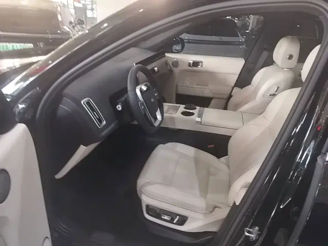 Li Auto L7 — Фото автомобиля 15