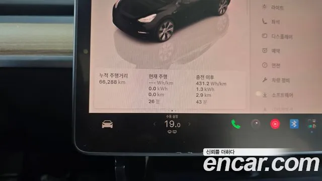 Tesla Model Y — Фото автомобиля 11