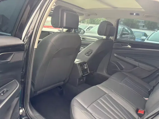 Volkswagen Passat — Фото автомобиля 5